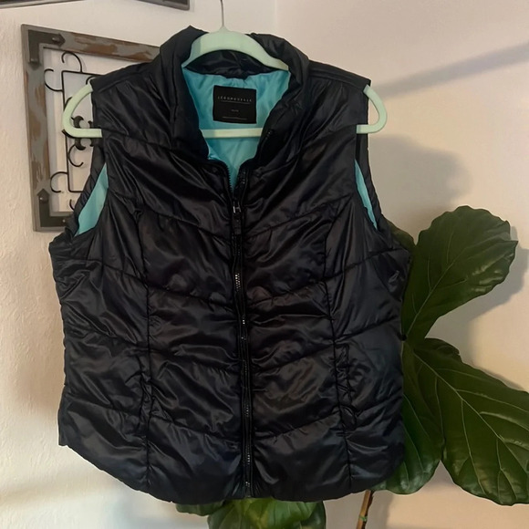 Aeropostale Tops - Aeropostale Zipped Navy vest. XL